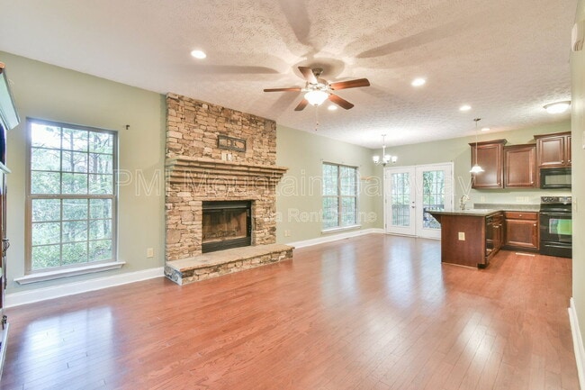 11 Berg Strasse in Helen, GA - Building Photo - Building Photo