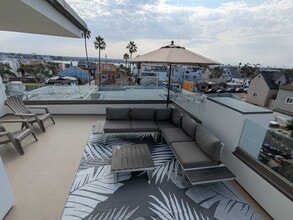 722 Sunset Ct in San Diego, CA - Building Photo - Building Photo