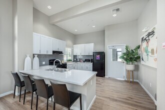 Arena Senior Apartments in Sacramento, CA - Foto de edificio - Interior Photo