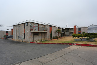 Seven Towers Apartments in Austin, TX - Building Photo - Building Photo