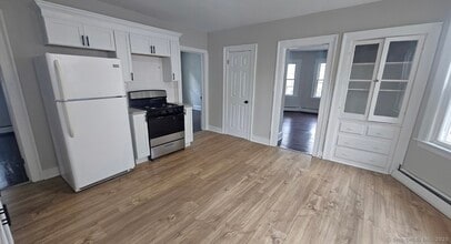 62 Miller St in New Britain, CT - Foto de edificio - Building Photo