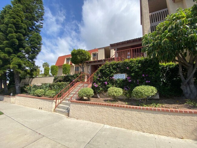 2001 E 21st St in Signal Hill, CA - Building Photo - Building Photo
