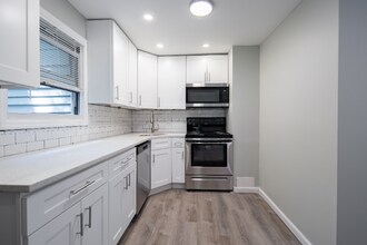 169 Hutton St-Unit -2R in Troy, NY - Building Photo - Building Photo