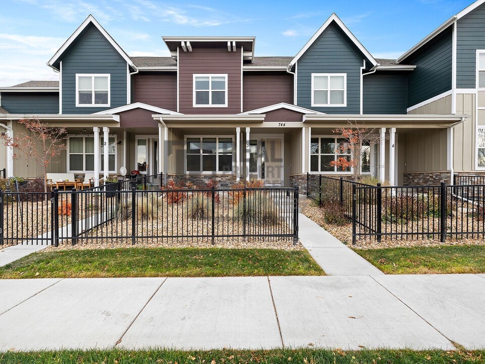 744 Wagon Trail Rd in Fort Collins, CO - Building Photo