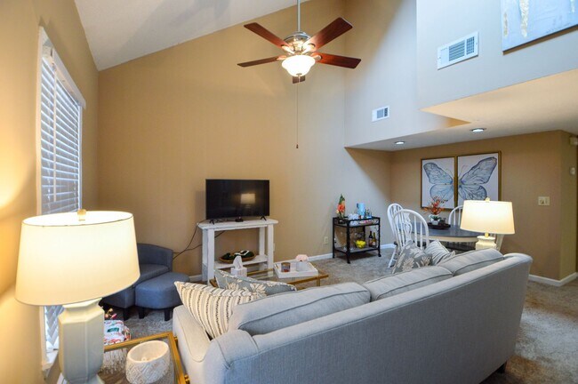 510 E Gillespie St-Unit -D20 in Starkville, MS - Building Photo - Building Photo