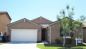 2315 Warhol Ave in Hanford, CA - Building Photo