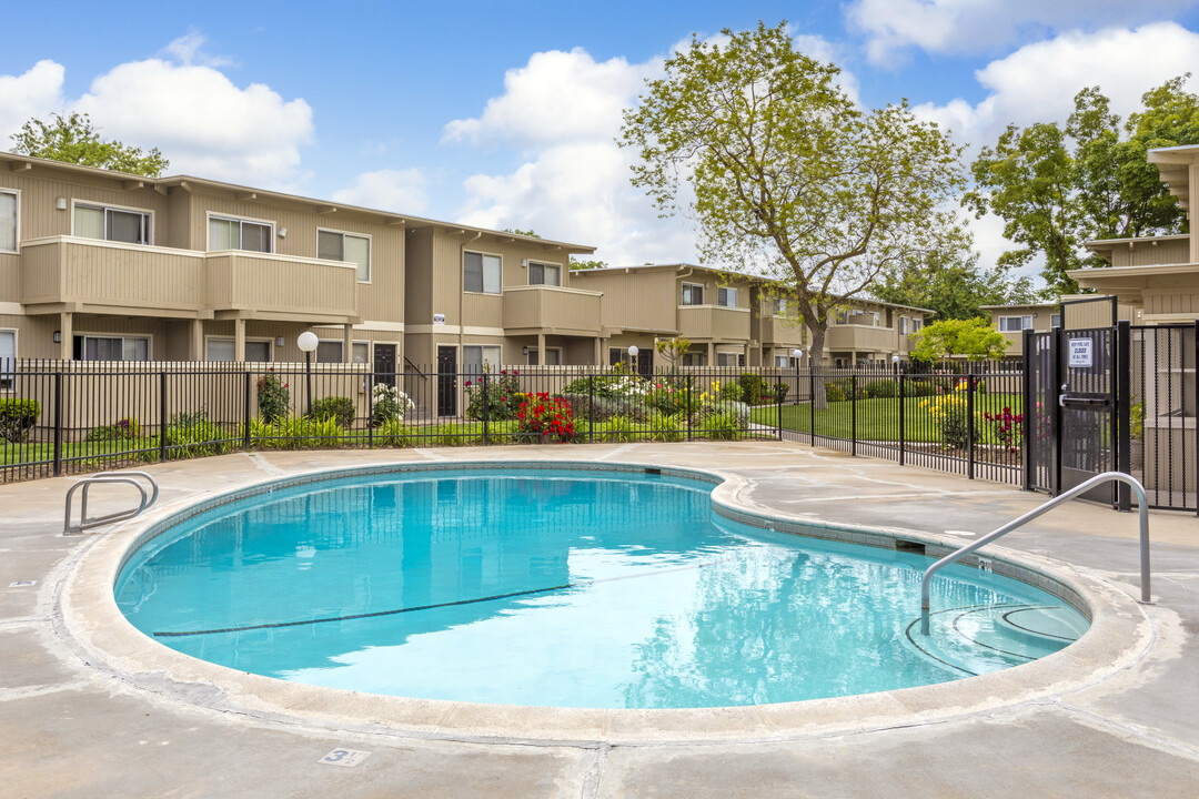 Sahara Apartments in Merced, CA - Building Photo