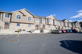 620 Squires St in Fredericton, NB - Building Photo - Building Photo