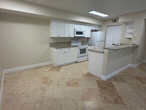 2166 Arbour Walk Cir in Naples, FL - Building Photo - Building Photo