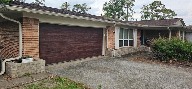 10022 Cedardale Dr in Houston, TX - Building Photo - Building Photo