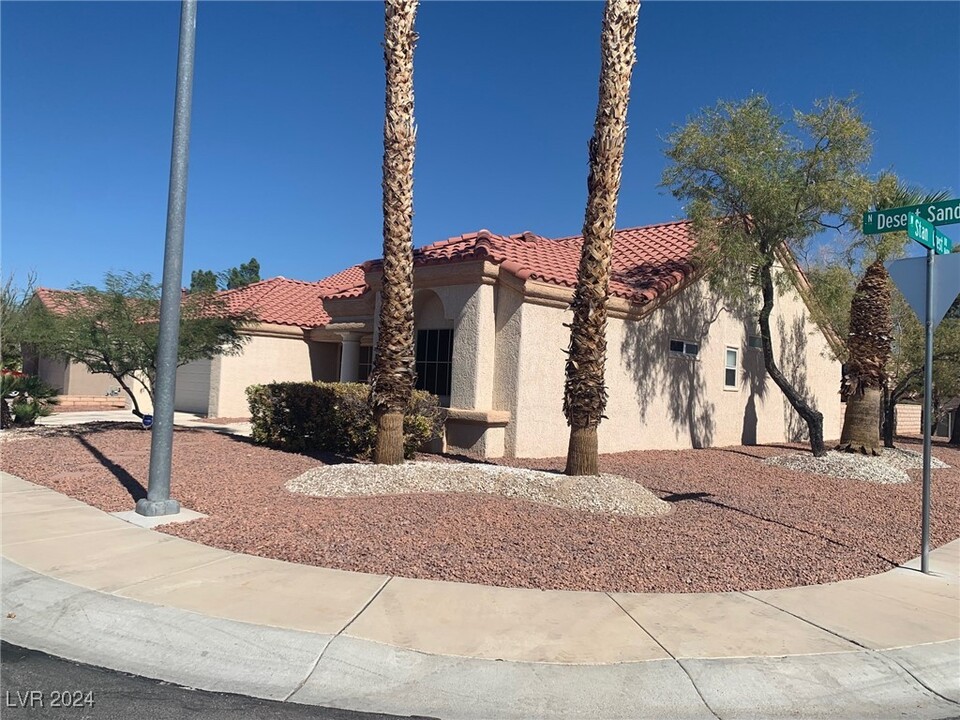 2500 Desert Sands Dr in Las Vegas, NV - Foto de edificio