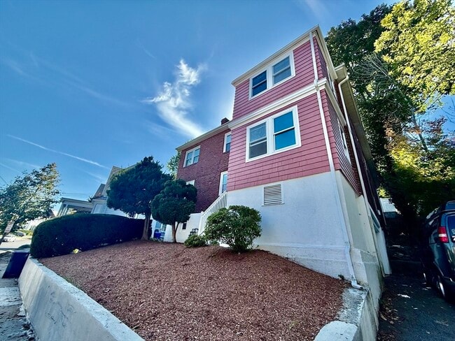 62 Algonquin Rd in Newton, MA - Building Photo - Building Photo