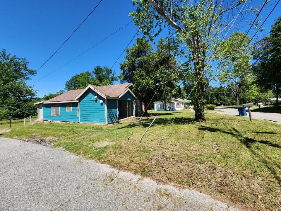 901 N Hamlett St in Athens, TX - Building Photo