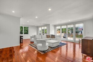 10555 Ashton Ave in Los Angeles, CA - Building Photo