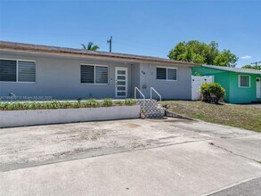 1811 SW 97th Ter in Miramar, FL - Building Photo - Building Photo