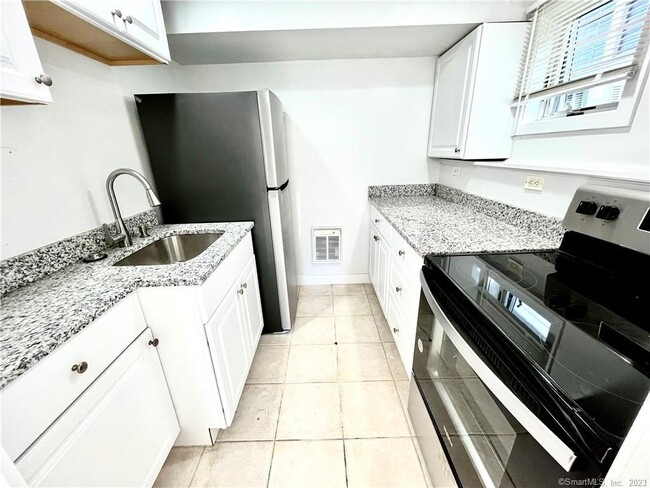 106 Limewood Ave in Branford, CT - Building Photo - Building Photo