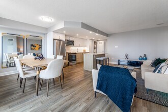 8 Silver Maple Court in Brampton, ON - Building Photo - Interior Photo