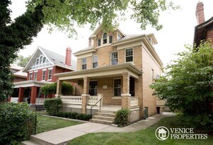 55 E Oakland Ave in Columbus, OH - Building Photo