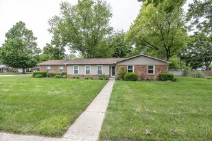 124 Carlin Dr in Carmel, IN - Building Photo