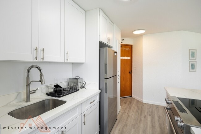 300 Wai Nani Way in Honolulu, HI - Foto de edificio - Building Photo