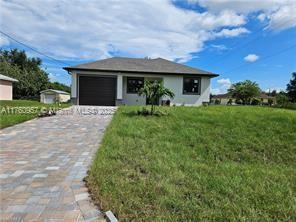 922 Dobbins St E in Lehigh Acres, FL - Building Photo
