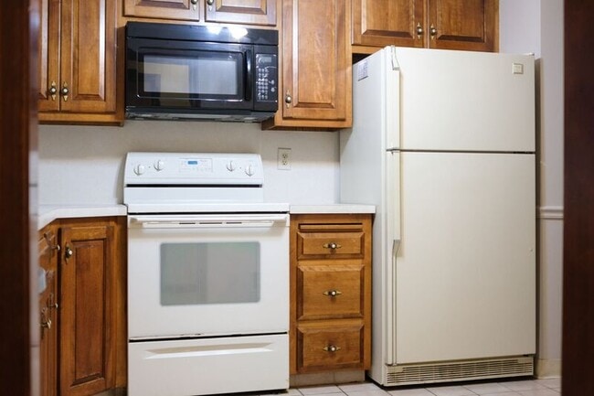 93 Wynwood Dr in Enfield, CT - Building Photo - Building Photo