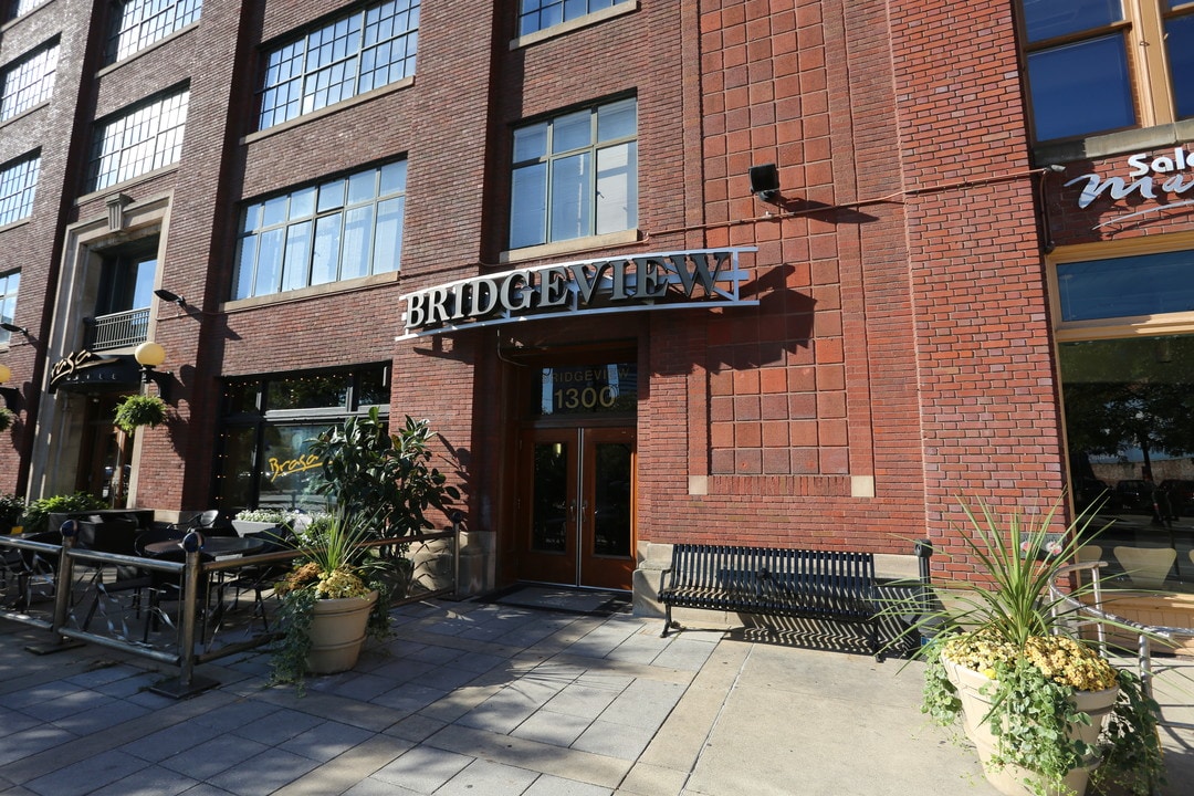 Bridgeview Apartments in Cleveland, OH - Foto de edificio