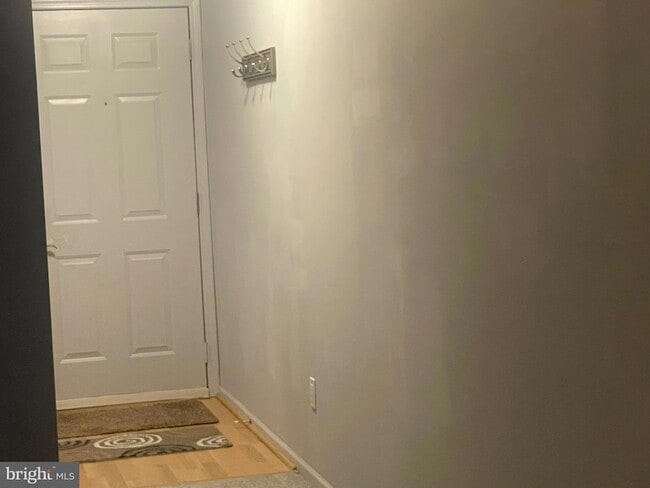 214 Tavistock Rd in Cherry Hill Township, NJ - Foto de edificio - Building Photo