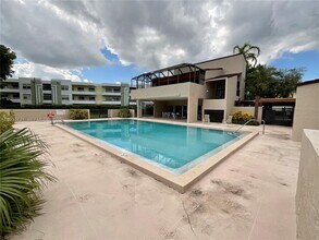 10651 SW 108th Ave in Miami, FL - Building Photo - Building Photo