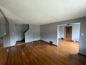 123 MacFarlane Dr in Pittsburgh, PA - Building Photo - Building Photo