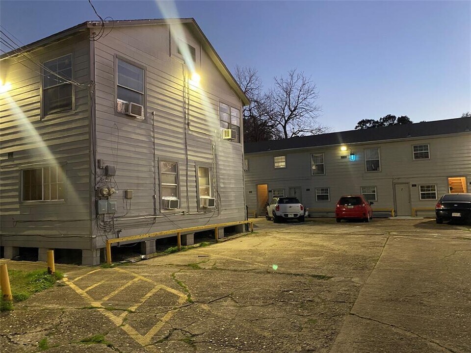 7018 Avenue F-Unit -3 in Houston, TX - Foto de edificio