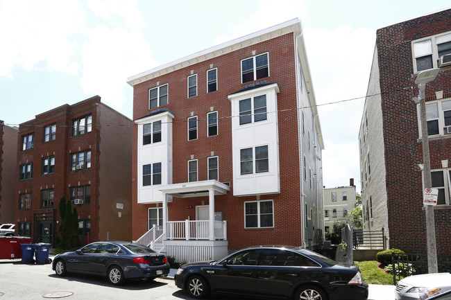 60 Holworthy St in Dorchester, MA - Foto de edificio - Building Photo