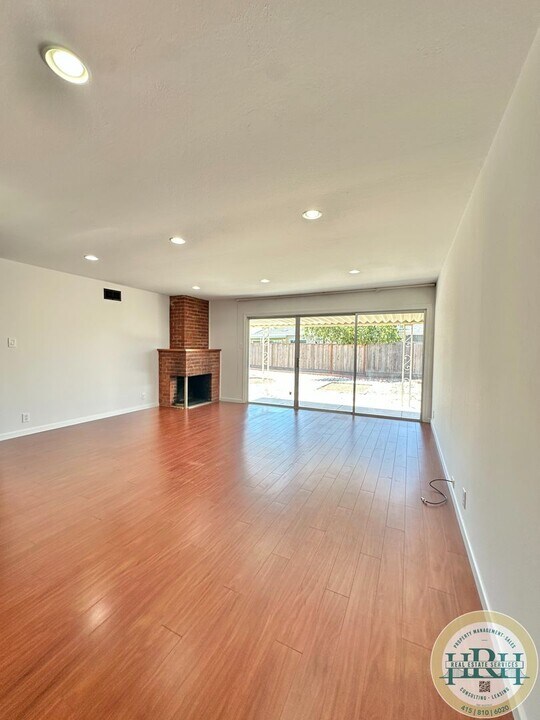 15833 Vía Eduardo in San Lorenzo, CA - Building Photo