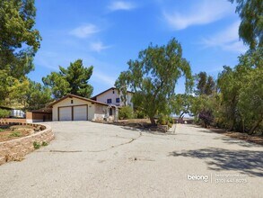 35640 Dormer Rd in Agua Dulce, CA - Foto de edificio - Building Photo