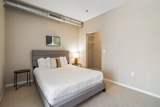 225 Portland Ave in Minneapolis, MN - Building Photo - Building Photo
