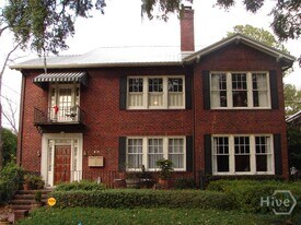 202 E 46th St in Savannah, GA - Building Photo