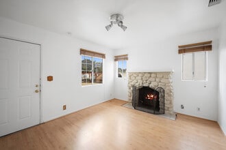 6923 Foothill Blvd in Tujunga, CA - Building Photo - Building Photo