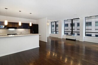 101 Wall St, Unit 420A in New York, NY - Building Photo - Building Photo