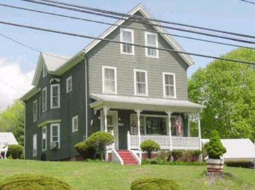 224 Grove St in Putnam, CT - Foto de edificio