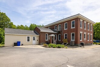 9 Forest St in Exeter, NH - Building Photo - Building Photo