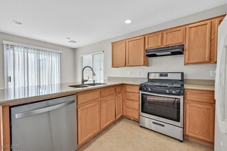 5983 Bristol Crest Ln in Las Vegas, NV - Building Photo - Building Photo
