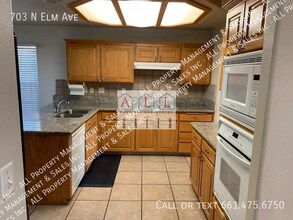 703 N Elm Ave in Clovis, CA - Building Photo - Building Photo
