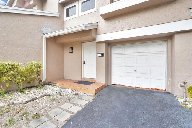 2149 Discovery Cir W in Deerfield Beach, FL - Foto de edificio - Building Photo