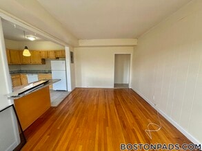 1131 Commonwealth Ave in Boston, MA - Building Photo - Building Photo
