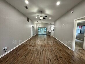 7320 NW 21 Way in Gainesville, FL - Building Photo - Building Photo