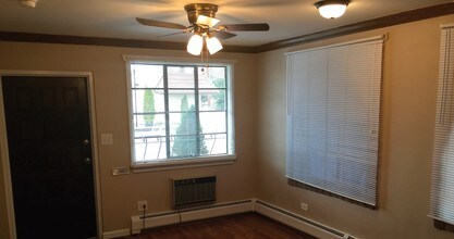 10210-10230 W 26th Ave in Lakewood, CO - Building Photo - Interior Photo