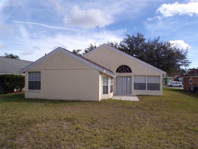 2563 Davenport Cir in Kissimmee, FL - Building Photo - Building Photo