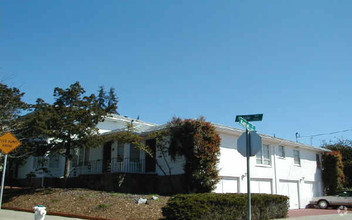 3702 Maple Ave in Oakland, CA - Foto de edificio - Building Photo