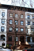 52 W 69th St in New York, NY - Building Photo - Building Photo