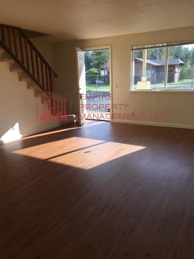 25182 E Broadway Ave-Unit -15 in Veneta, OR - Foto de edificio - Building Photo